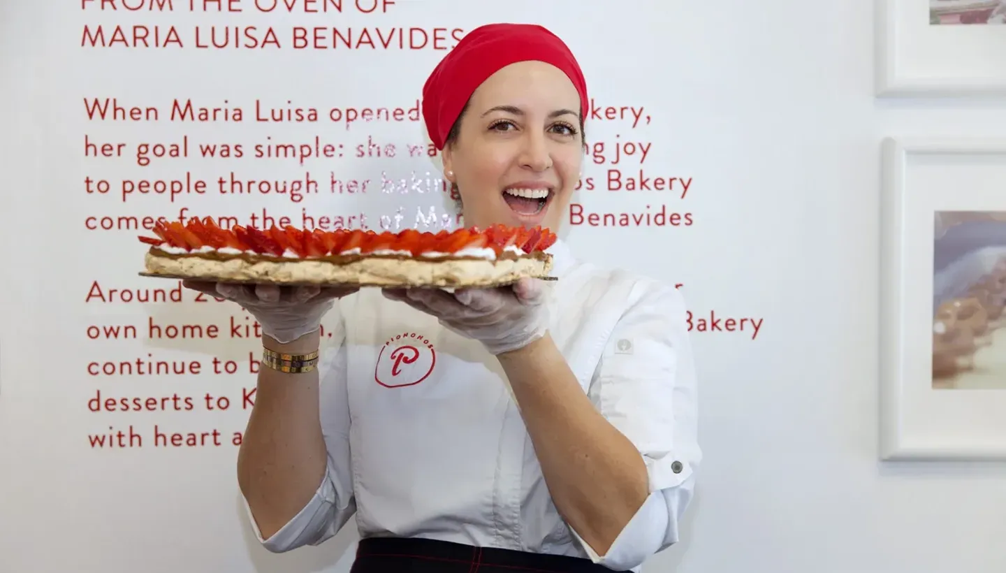 Maria Luisa showing a pavlova