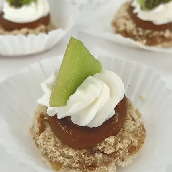Mini Kiwi Pavlova